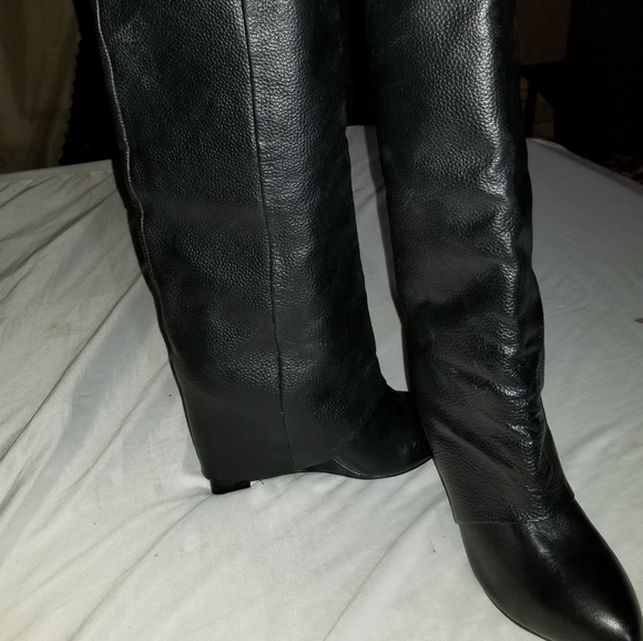 Shark Lock black leather